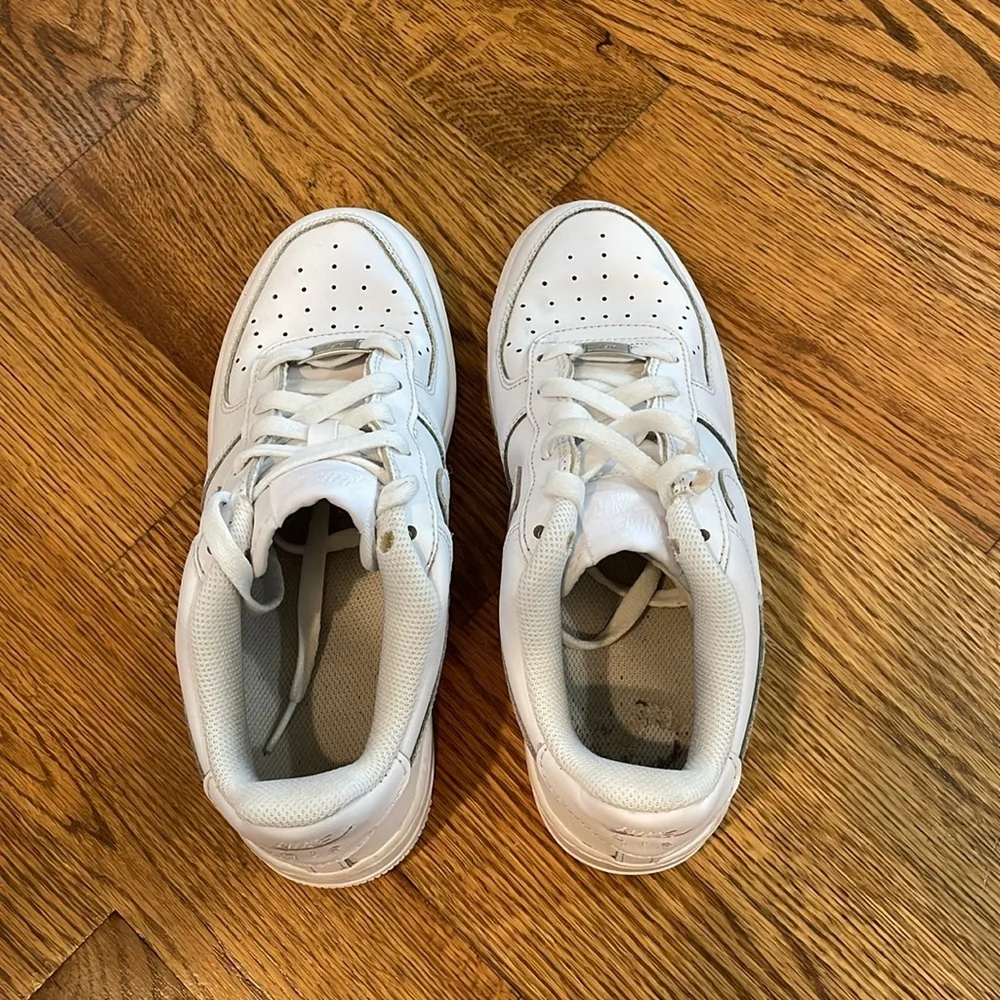 Nike Air Force 1 LE Sneakers/Tennis Shoes. Size 6Y. Excellent Condition.